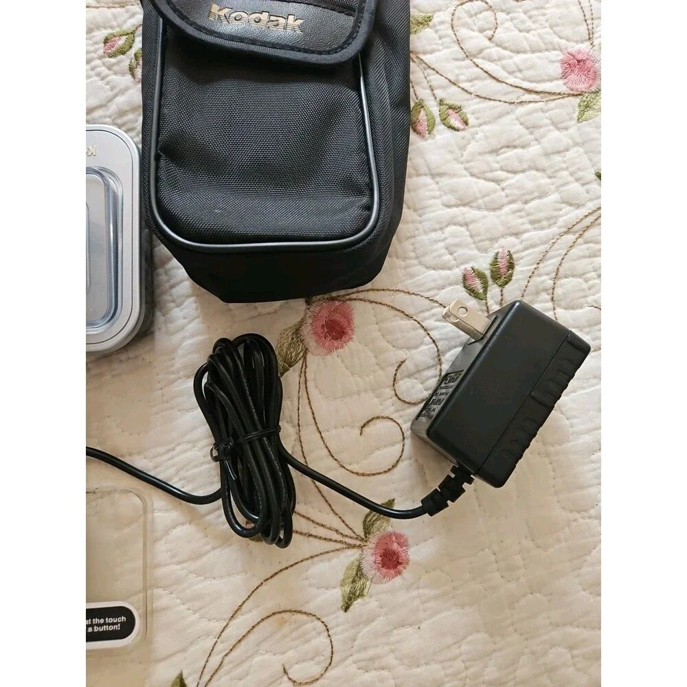 Kodak Digital Camera EasyShare CX6200 2.0MP Silver With Docking Station And Case